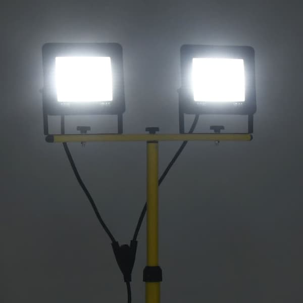 Strålkastare med stativ 2x50 W LED kallvit
