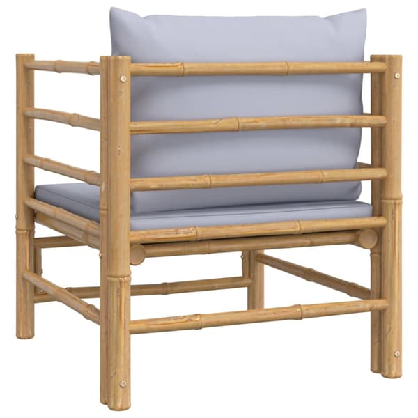 Soffa mittdel med ljusgråa dynor bambu