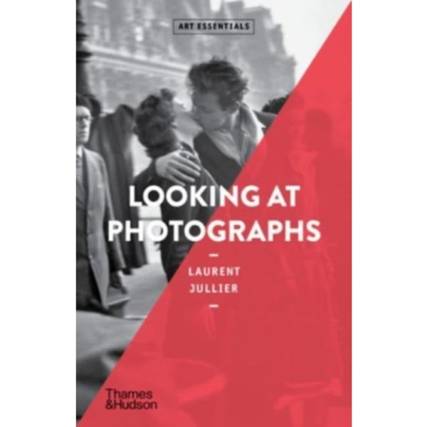 Looking at Photographs (häftad, eng)