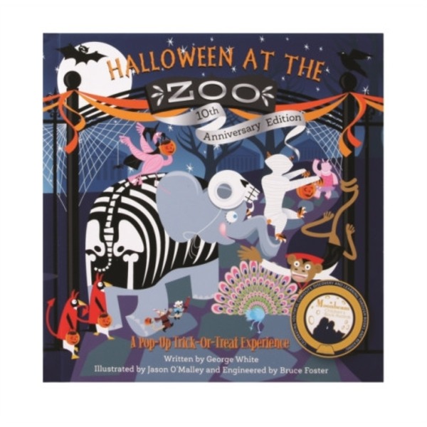 Halloween at the Zoo 10th Anniversary Edition (inbunden, eng)