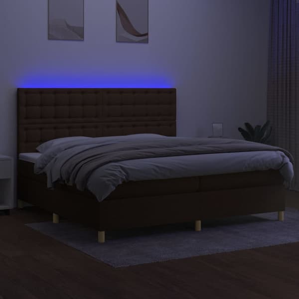 Ramsäng med madrass & LED mörkbrun 200x200 cm tyg