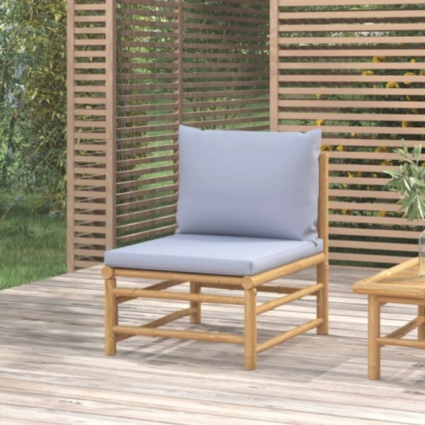 Soffa mittdel med ljusgråa dynor bambu