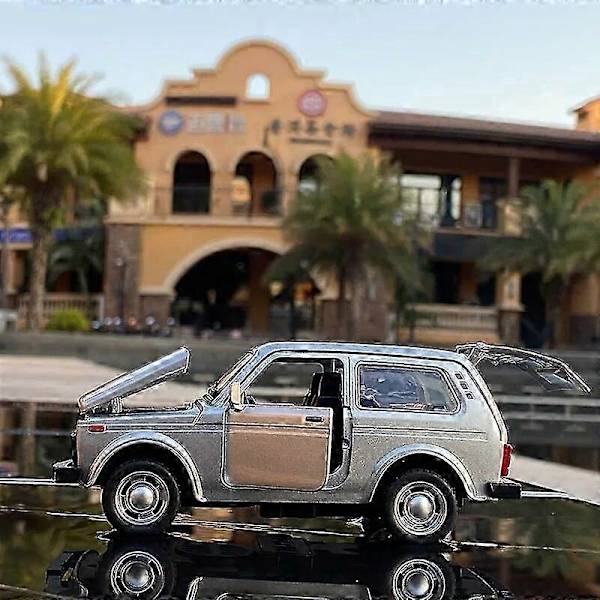1:32 LADA NIVA Klassisk Bil Leksaksbil i Metall Diecast & Leksaksfordon Hög Simulationssamling Leksakspresent för Barn