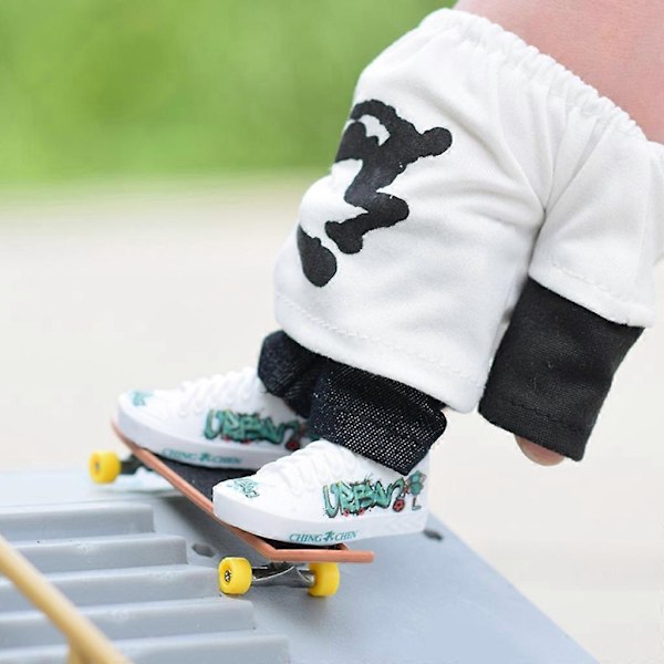 Nyhet Finger Sport Leksak Set Finger Skateboard med Kläder Pojkar Vuxen Favorit Blue B