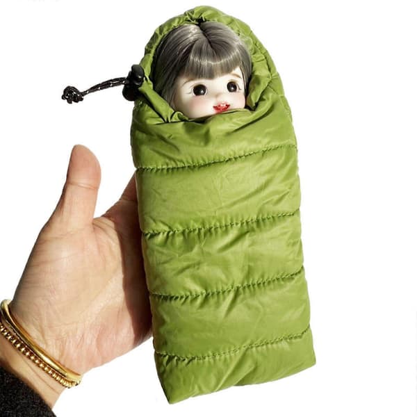 Fantasifull lekaccessoar Mini Docka Sovsäck Främjar Koordination Och Problemlösning Vit[D] Green