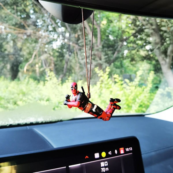 Deadpool Dukkepynt Charmerende Chic Svingdesign Tegneserie Dekorer Pvc Deadpool Bilhængende Pynt Til Bil