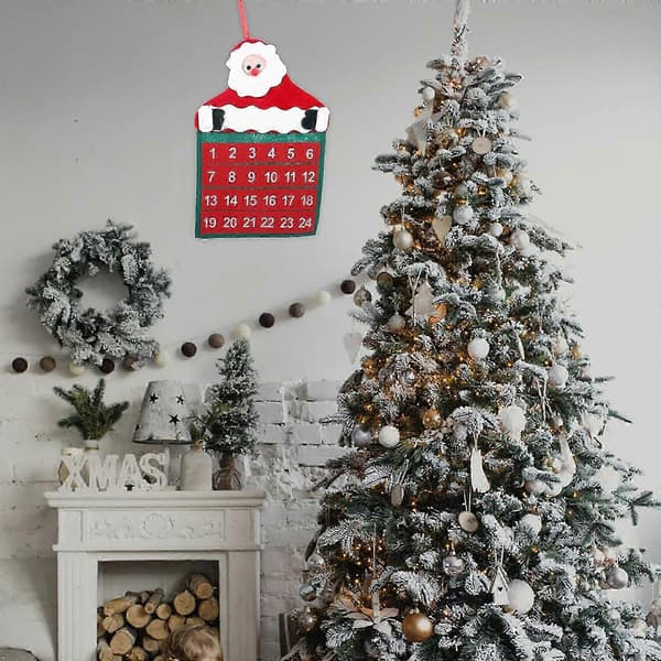 Rød vægophængt rektangulær julekalender med rød baggrund [D]