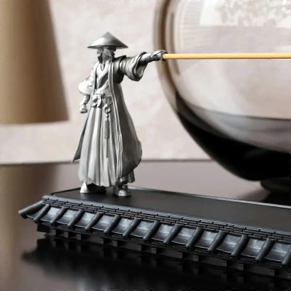 Samurai-formet røkelsespinneholder med askefanger Zen-skrivebordsstatue for studierom hjemmedekorasjon (D)