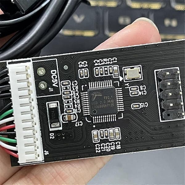 USB2.0 Header Splitter 9 Pin 1 til 4 Udvidelseshub Splitter med SATA Interface Kabel til PC Mainboard Adapter[D] Black