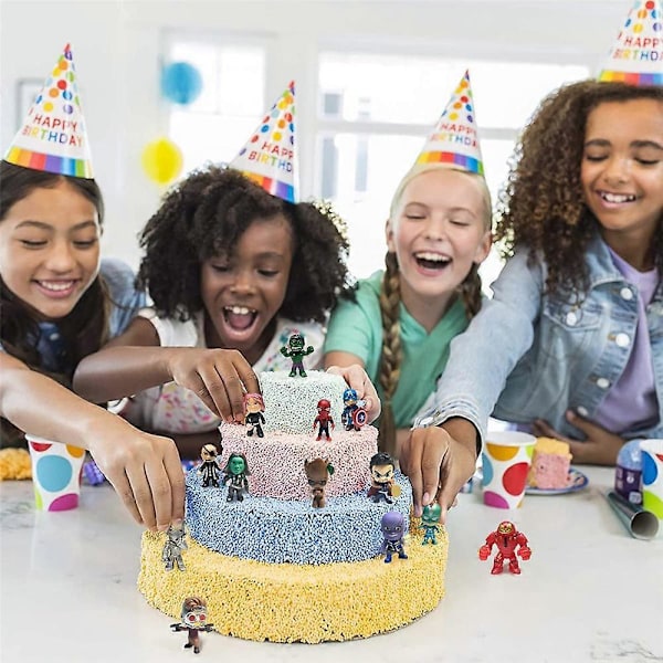 26 st/set Superhjältefigurer Dekorationer för Pojkar Mini Superhjälte Leksaker Figurer Födelsedagsfest Favoriter Tårta Dekoration Cupcake Topper Tillbehör