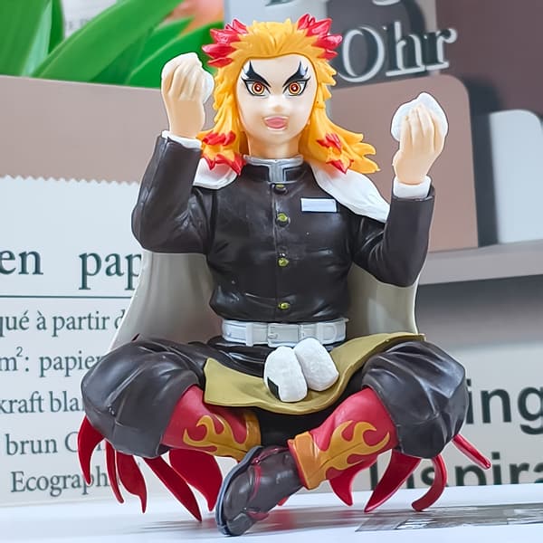 Anime Action Figur - Samlerobjekt i Chibi-stil med Dynamisk Siddende Pose & Spisehandling, Ekspressive Øjne & Outfit - Egnet til Skrivebordsudstilling[D] Flame Cloak