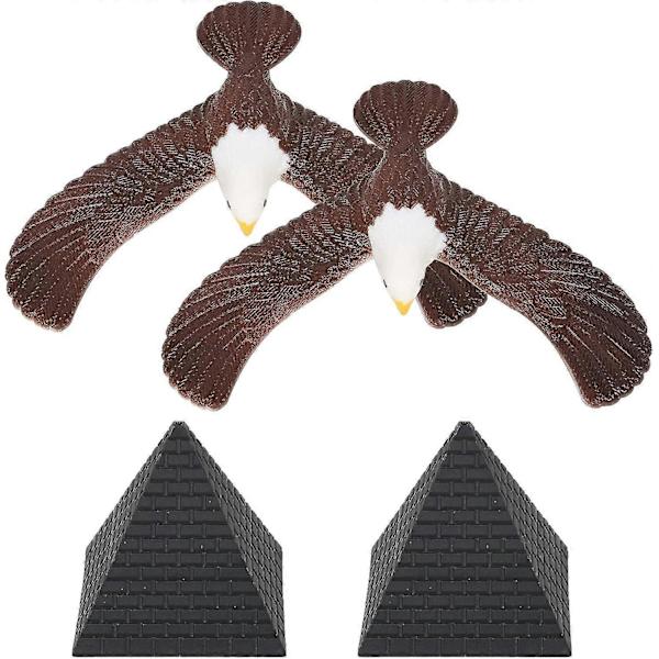 2 kpl tasapainottelevia lintuja, tasapainottava kotka siipivälillä ja pyramiditelineillä