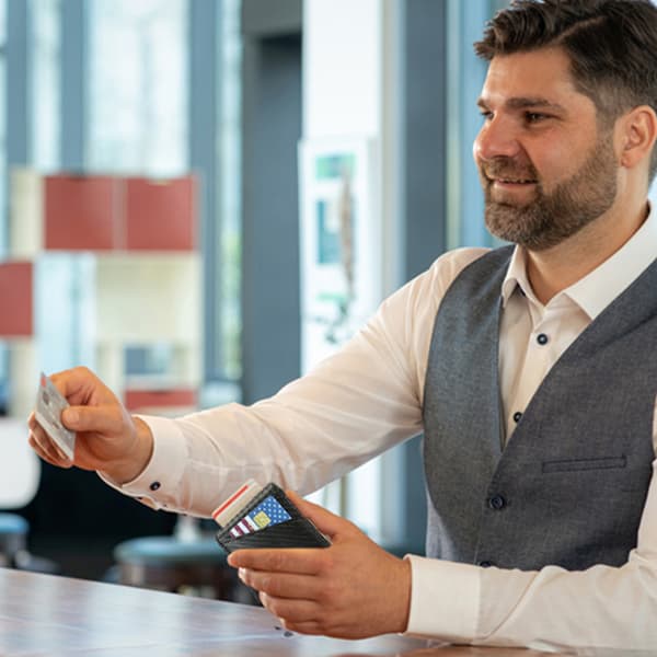 Miesten RFID-suojattu nahkalompakko musta