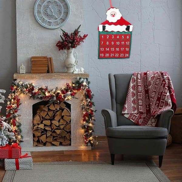 Rød vægophængt rektangulær julekalender med rød baggrund [D]