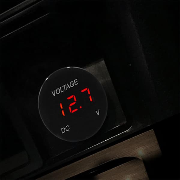 Motorcykel LED-display voltmeter, støvtæt og holdbart design, egnet til bil, pickup, RV, lastbil Red