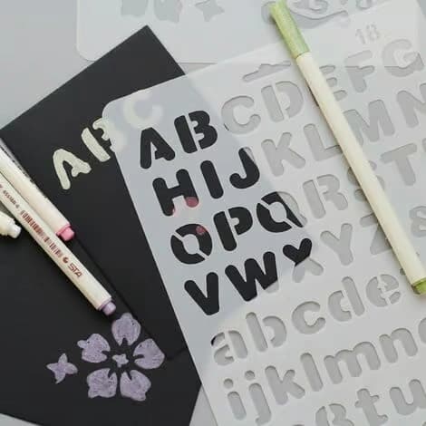 Nytt sett med 8 tall- og bokstavmaler, gjenbrukbare, egnet for scrapbooking, bursdager og andre anledninger.