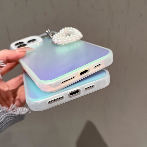 For iPhone 12/ 12 Pro Etui Matt Laser Effekt PC+TPU Telefondeksel med Perlehjerte-anheng Purple