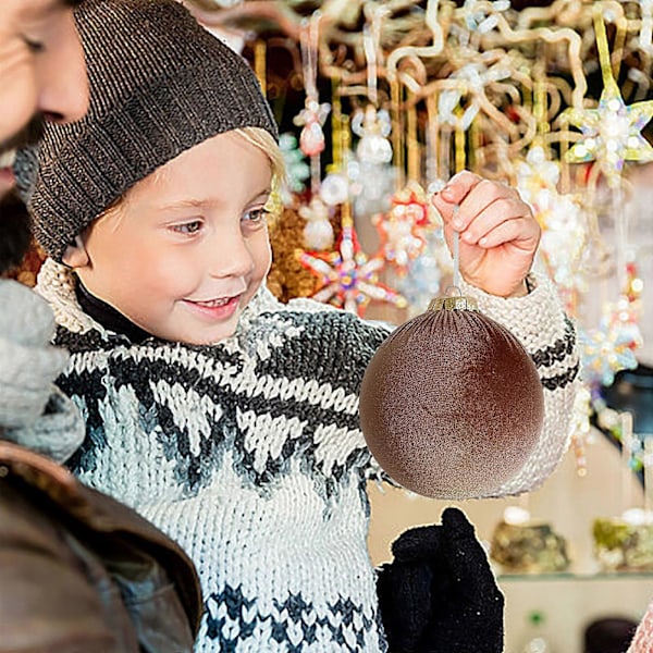 4 kpl joulujuhlan ylisuuret 15 cm:n flanelliset joulupallot lomapukeutumiseen joulukuusen koristeet B