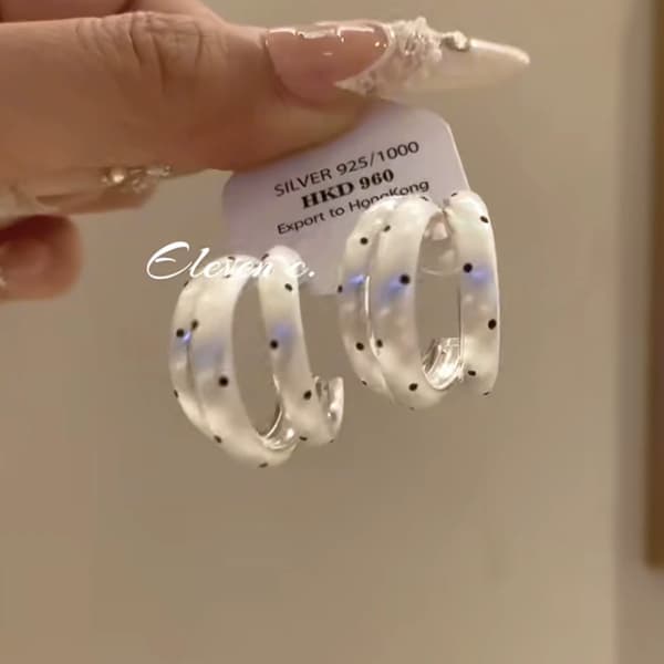 Tre-rings integrerte C-ring øredobber med hvite prikker og et eksklusivt temperament, lette luksusøredobber for kvinner Silver Needle-Silver