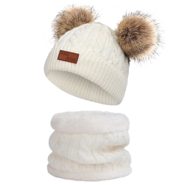 Barnelue i vinterfarge med dobbel pompom i strikket ull og matchende skjerf style 2