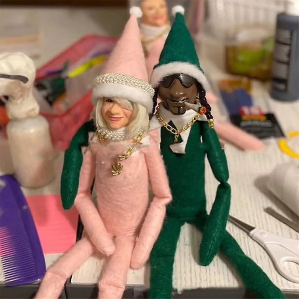 Snoop on kumartunut Joulutontu-nukke Vakooja taipuneen joulutontu-nukke Kodinsisustus Hartsi Ornamentti Uudenvuoden joululahjalelu Pink