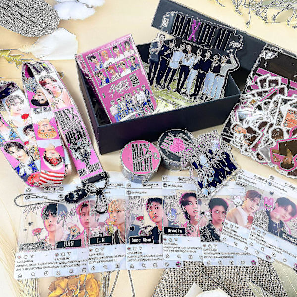 Stray Kids New Maxident Box Set Kpop-tuotteet, valokuvat, kaulakoru, avaimenperä Skz-faneille A