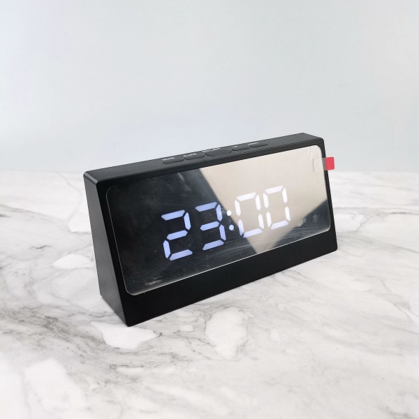 5,8 tuuman yksinkertainen ja tyylikäs led-herätyskello pohjoismainen kello Opiskelijan vuodekello Uusi elektroninen kello musta