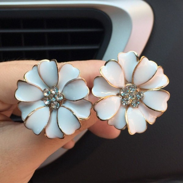 2 pakke Daisy Flower biltilbehør, søte billuftfriskere, Bling Diamond luftventilklips, gave til bilinnredning White