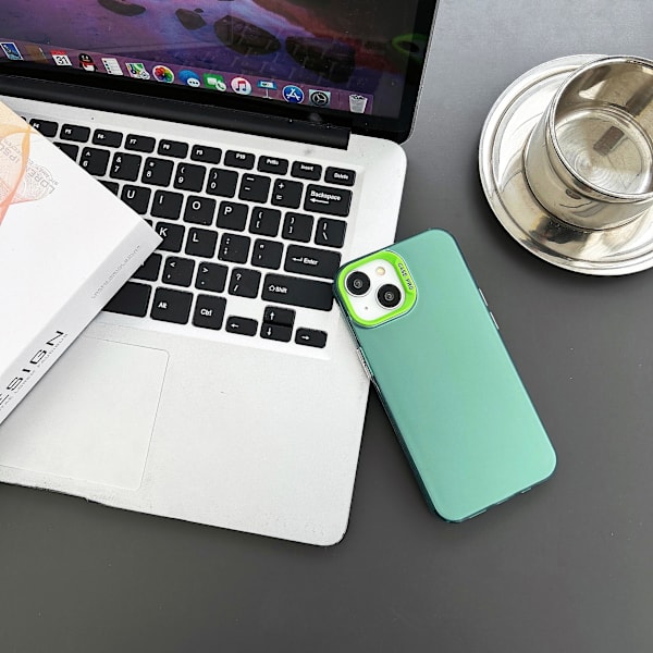 Genomskinligt matt telefonfodral i TPU+PC för iPhone 14 Plus, stöttåligt bakskydd Green