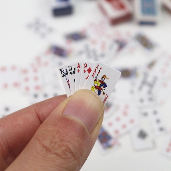 Hauskat söpöt minipelikortit Pokeri pelit Super pienet kortit Spoof lahjat Matkalelut Pilailuvälineet Nukketalo Miniatyyri Pokerikortti   Sorminäppäryyspelit