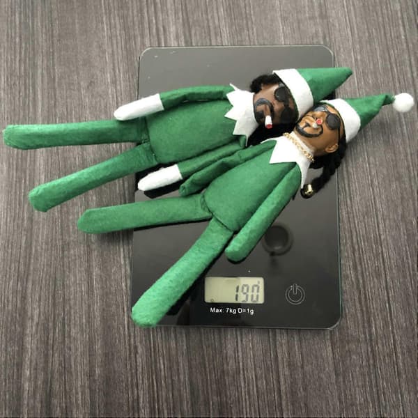Snoop On A Stoop Elf Julemandsnisse Sort Dukke Snoop On A Stoop Elf C Style Pink