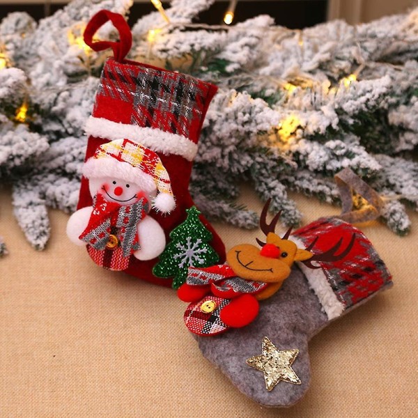 Sæt med 4 julestrømper - store strømper til gaver og pynt