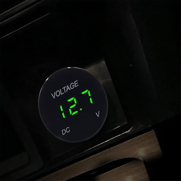 Motorcykel LED-display voltmeter, støvtæt og holdbart design, egnet til bil, pickup, RV, lastbil Red
