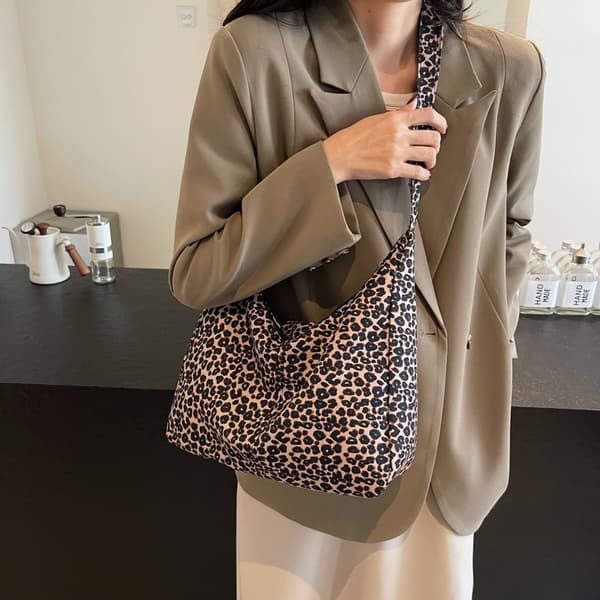 2025 ny mode tekstur skuldertaske leopardprint taske til kvinder Brown