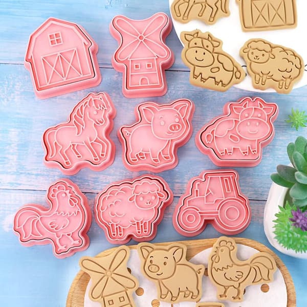 Kakeformersett med gårdsdyr - 8 plastformer for barns baking