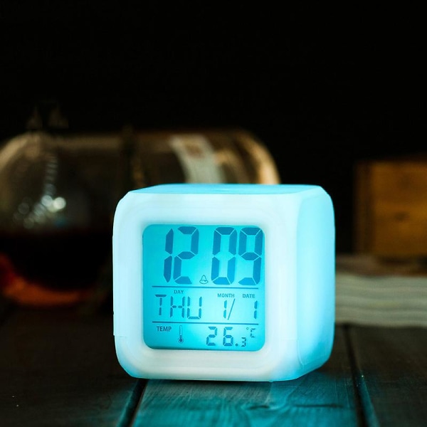LED-väckarklocka för barn, lätt att ställa in, digital, resevänlig för pojkar och flickor med snooze-funktion, nattlampa
