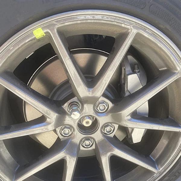 4 st. Krom M14X1.5 Stöldskyddande Hjulbultar Koniska Säte Hjulbultar+Nycklar för Tesla Model S/3/X/Y Hjul M14 x 1.5