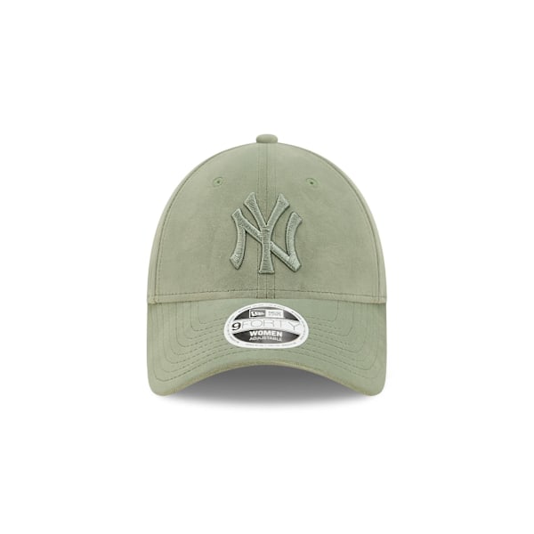 New Era Dame Velour 9Forty Cap ~ New York Yankees