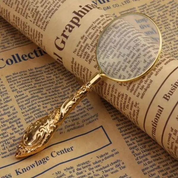 1. Metallinen käsikäyttöinen suurennuslasi Taskutyökalu Vintage korkealaatuinen 5x kaiverrettu suurennuslasi kulta