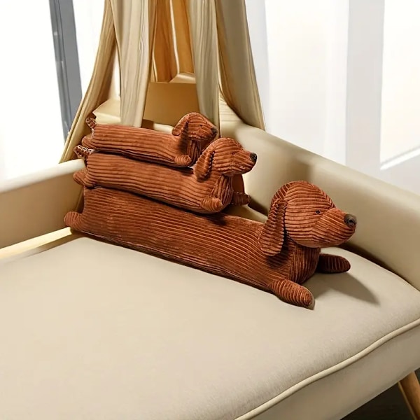 En söt och mjuk Dachshundhund lång kudde, perfekt för en powernap i sovrummet eller soffan