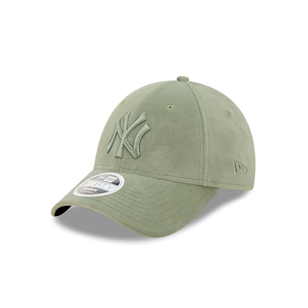 New Era Dame Velour 9Forty Cap ~ New York Yankees