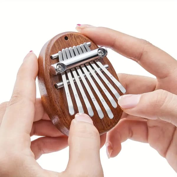 Mini 8-tangenters kalimba tummepiano present oval form