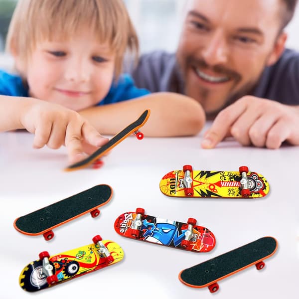 9-delt mini fingerboard sett - 9,5*2,5 cm (tilfeldig)