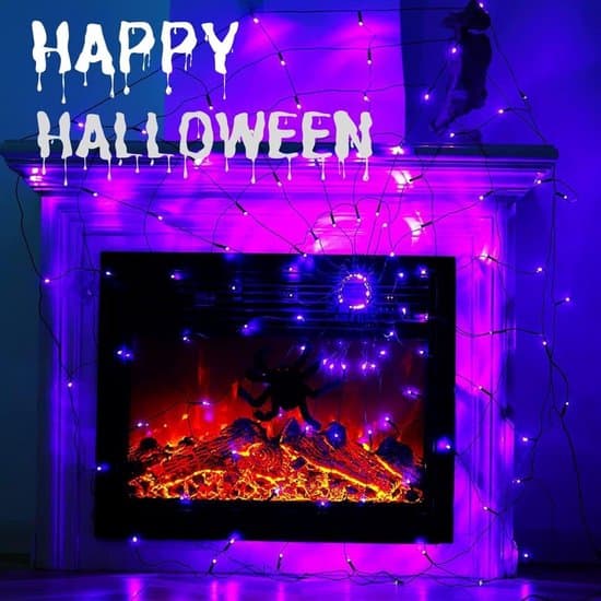 Halloween spindelvevlys - 1,2 meter diameter med 70 LED-lys - Inkluderer en realistisk svart edderkopp - 8 lysmoduser med fjernkontroll - Timerfunksjon