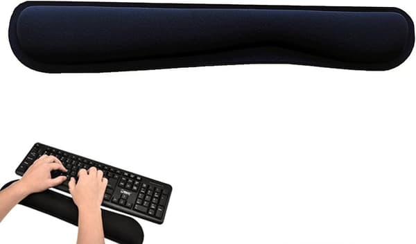 Ett tangentbords handledsstöd, ergonomiskt utformat minnesskum, enkelt