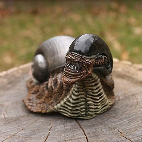 Ond mutant snegl pastoral ornament,