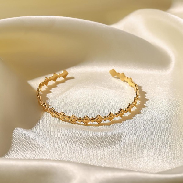 Armband Provmodell Daglig Outfit Metalliskt Element B1481