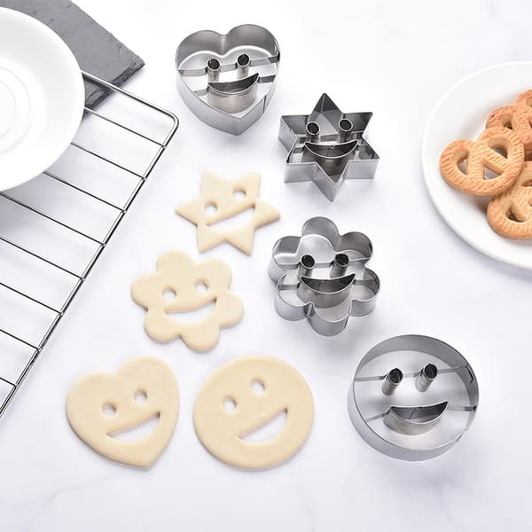 Sæt med 4 smiley-udstikkere i rustfrit stål,