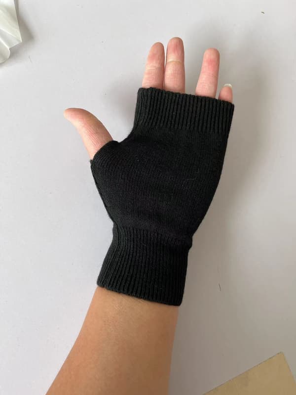 Grå og sorte fingerløse fleecehandsker til kvinder, varme til vinter