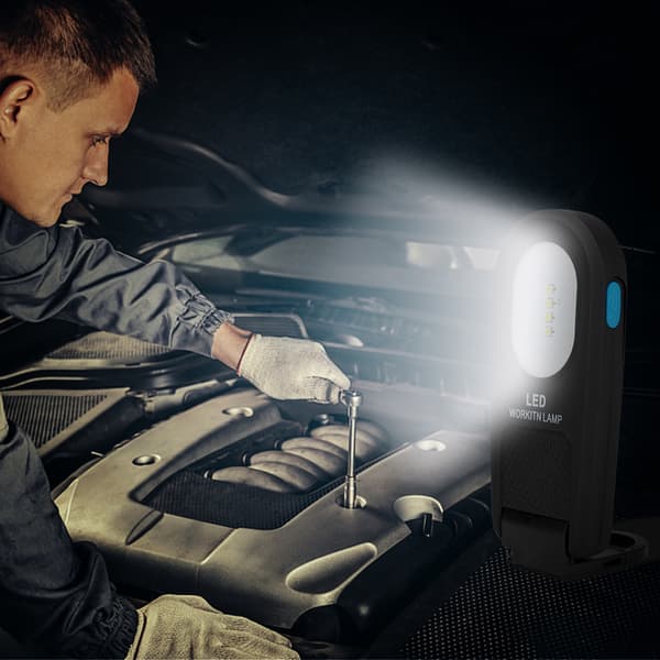 1 stk 4 LED arbeidslys USB-oppladbar tilgangslykt med